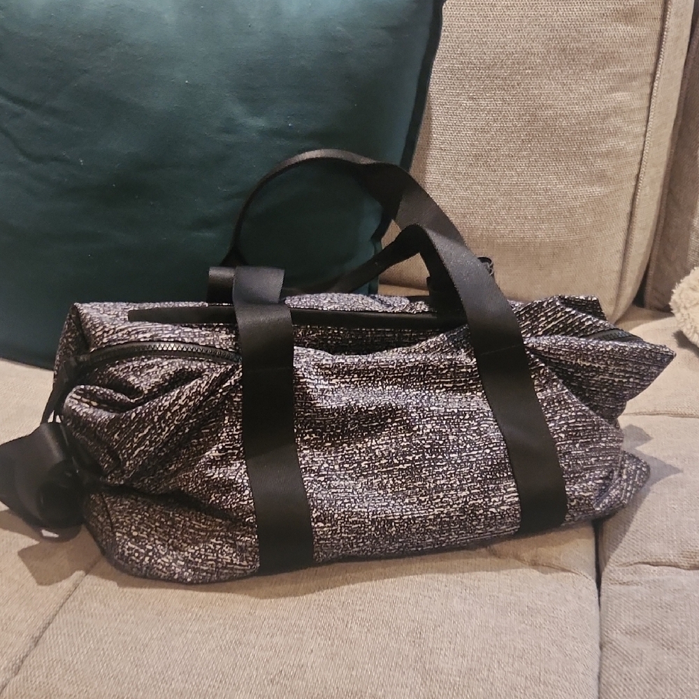 Lululemon black and white gym bag
